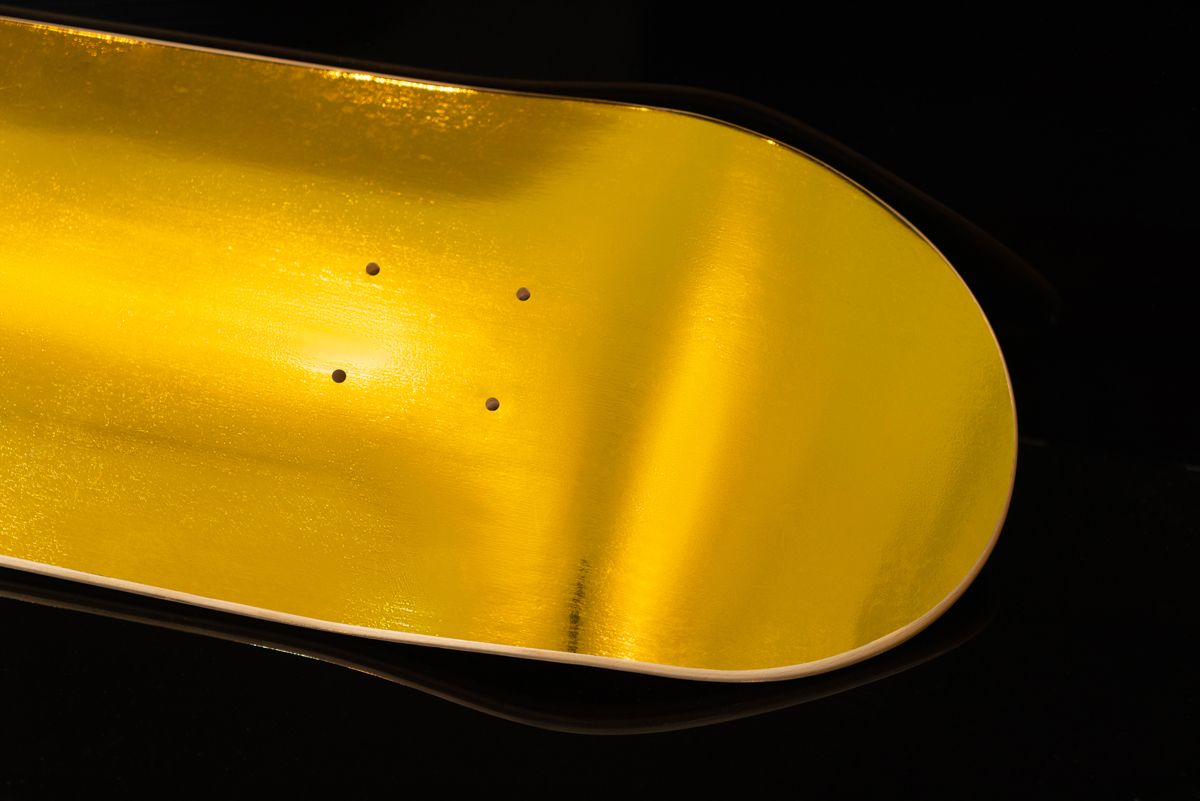 Gold skateboard par Tigerclaw Supplies
